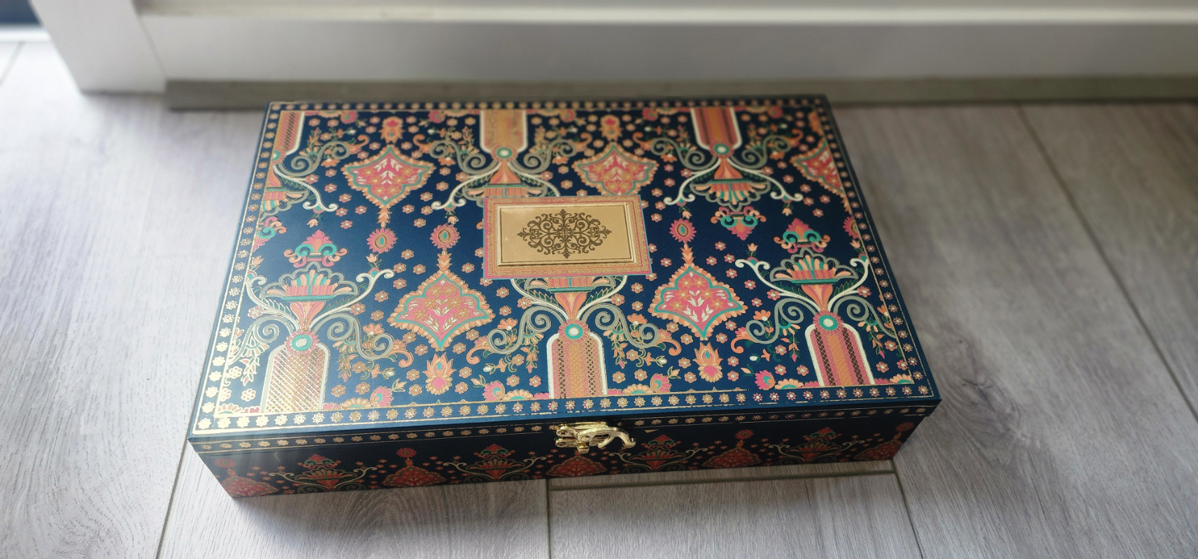  The Floral Trunk - 2 Jars and Chocolate Cavity