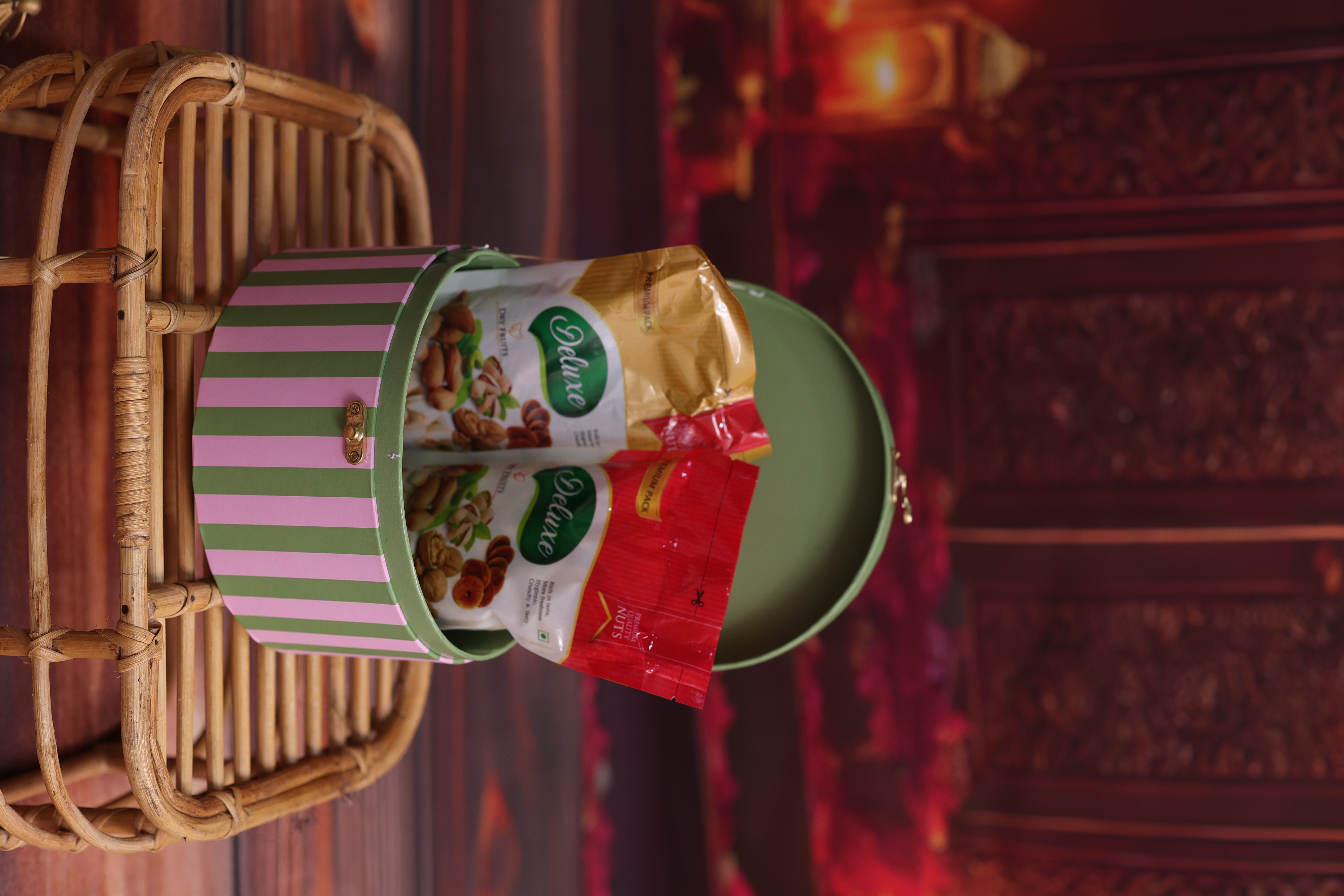 Round Striped Gift Box (Green & Pink)