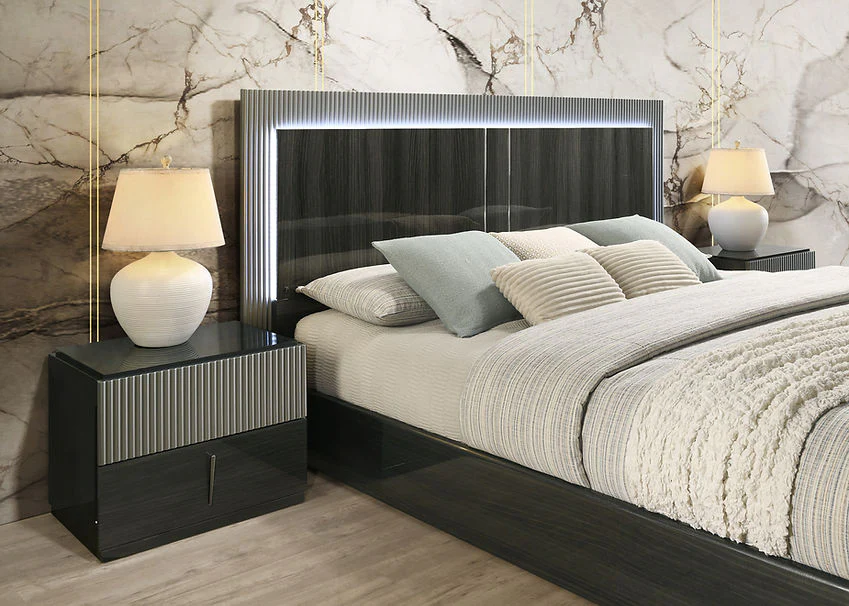 B93 Raven Bedroom Set
