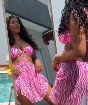 Conjunto de biquíni com saída de praia