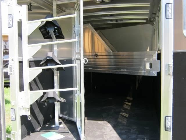2011 Featherlite 8533 3 Horse Living Quarters Gooseneck Trailer