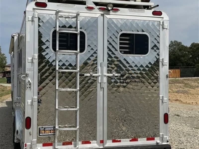 2006 C&C 3 Horse Gooseneck Trailer with Living Quarters