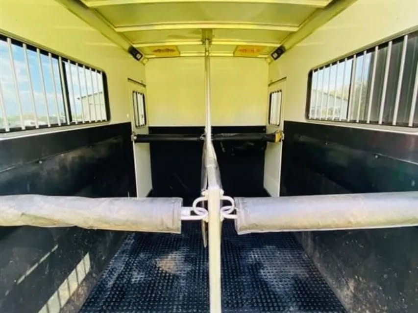 2007 Sundowner 2 Horse Straight Load Gooseneck Trailer For Sale
