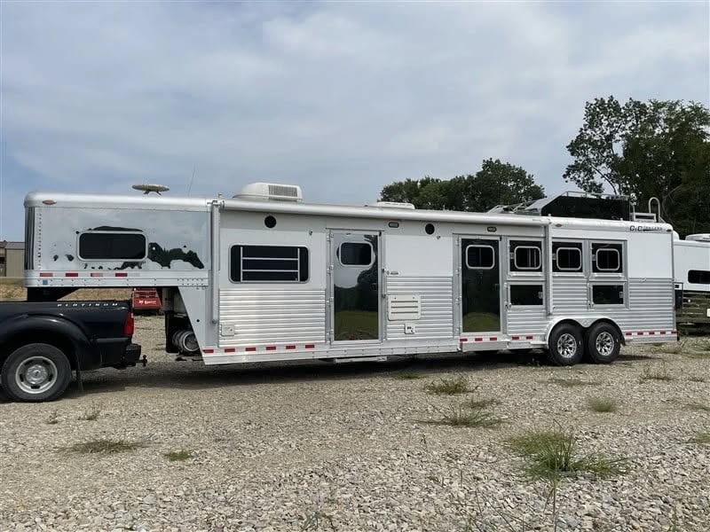 2006 C&C 3 Horse Gooseneck Trailer with Living Quarters