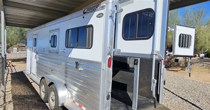 2018 Cimarron Norstar 2+1 Gooseneck Horse Trailer with living quaters