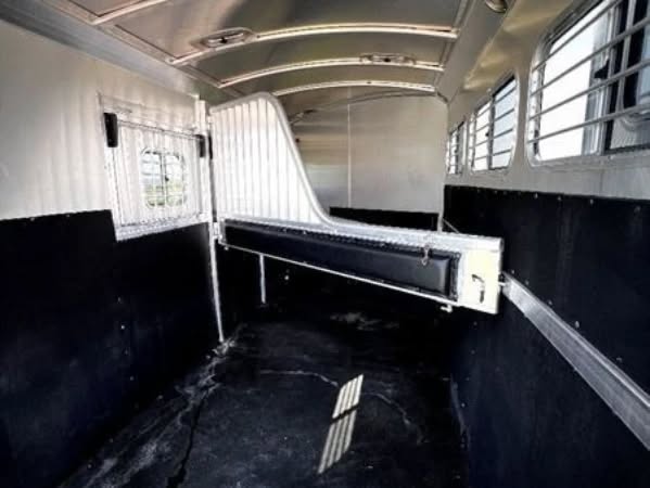 2003 4-Star 3 Horse Gooseneck Trailer