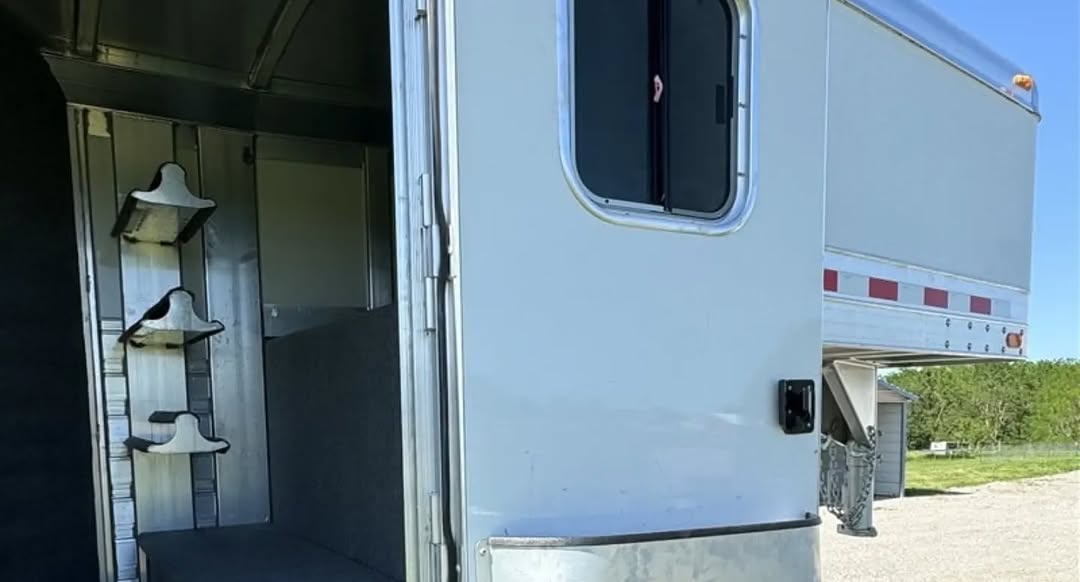 2009 4-Star 3 Horse Stock Combo Gooseneck Trailer