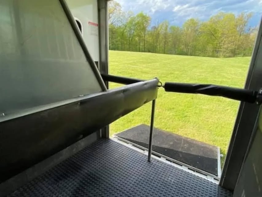 2007 Sundowner 2 Horse Straight Load Gooseneck Trailer For Sale