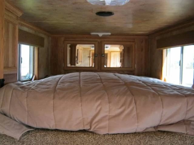2011 Featherlite 8533 3 Horse Living Quarters Gooseneck Trailer