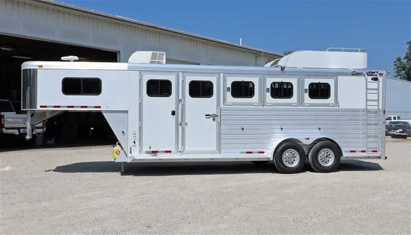2007 Cimarron 4 Horse Weekender Living Quarters Gooseneck Trailer