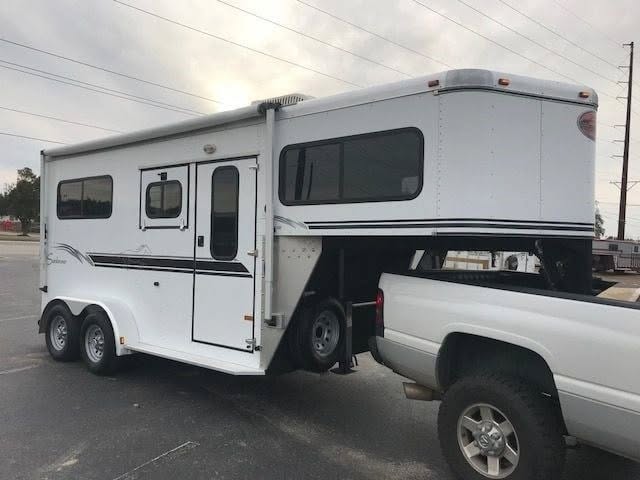 2004 Sundowner 737 2 Horse Gooseneck Trailer