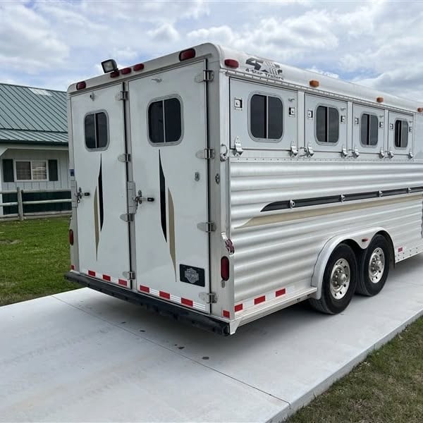 2004 4 Star 4 Horse Bumper Pull Trailer