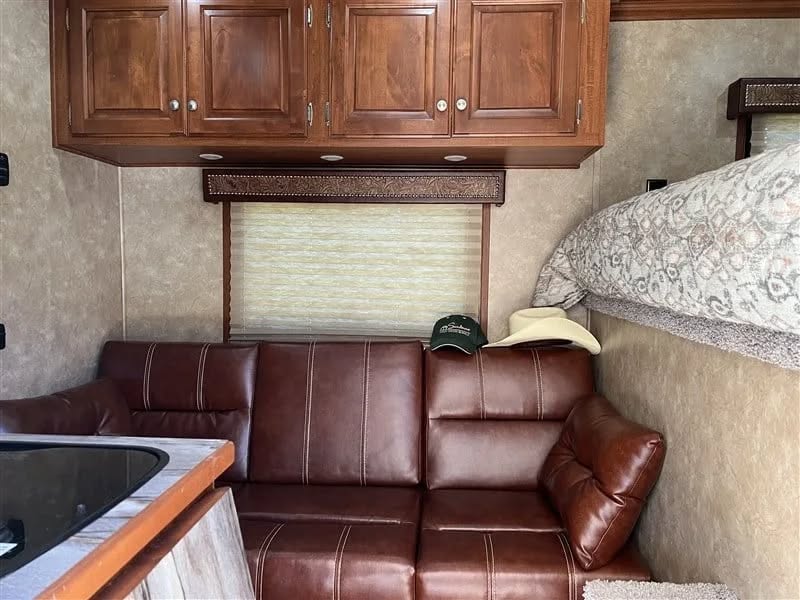 2019 Sundowner Santa Fe 2 Horse Gooseneck Trailer with Living Quarters