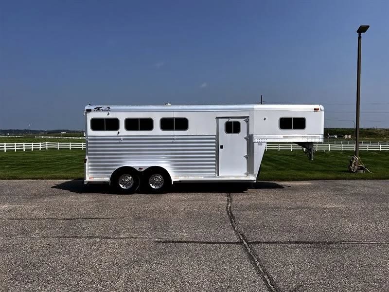 2003 4-Star 3 Horse Gooseneck Trailer