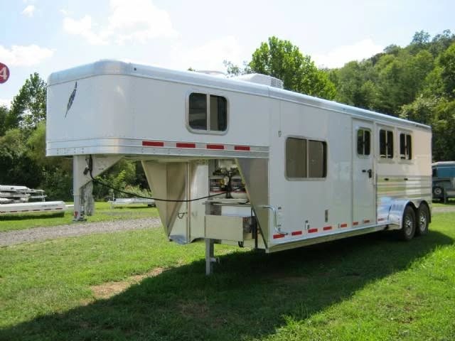 2011 Featherlite 8533 3 Horse Living Quarters Gooseneck Trailer