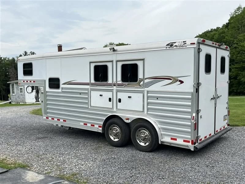 2011 4 Star 2 Horse Gooseneck Trailer