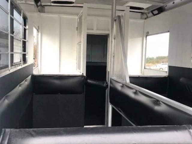 2004 Sundowner 737 2 Horse Gooseneck Trailer