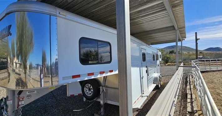 2018 Cimarron Norstar 2+1 Gooseneck Horse Trailer with living quaters