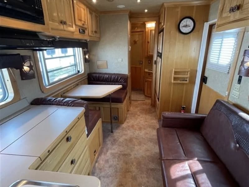 2006 C&C 3 Horse Gooseneck Trailer with Living Quarters