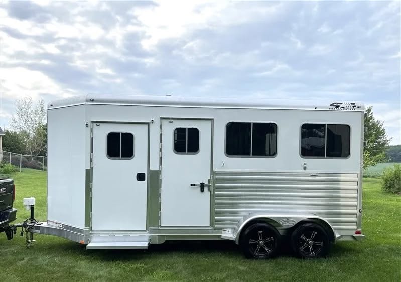 2023 4-Star 2 Horse Straight Load Trailer