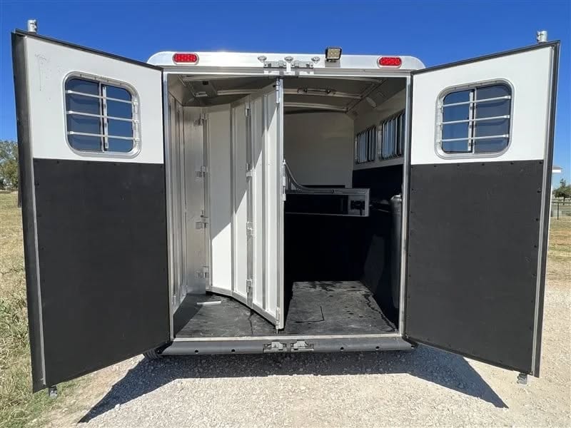 1999 Sundowner 3 Horse Slant Load Bumper Pull Trailer