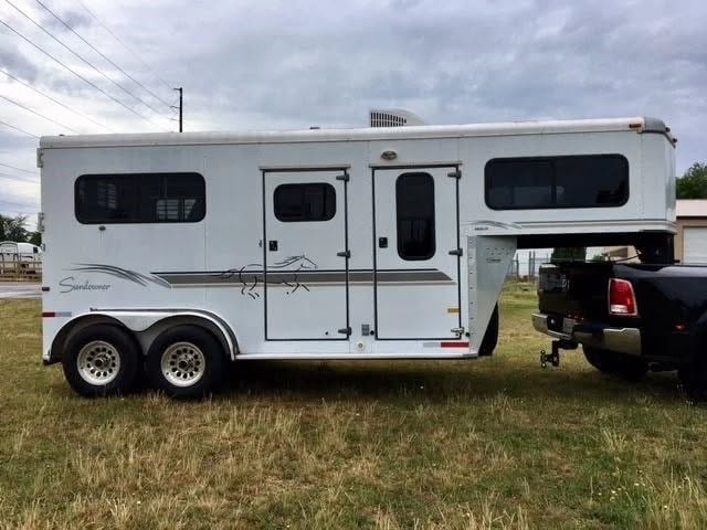 2001 Sundowner 2 Horse Gooseneck Trailer with Air Conditioning