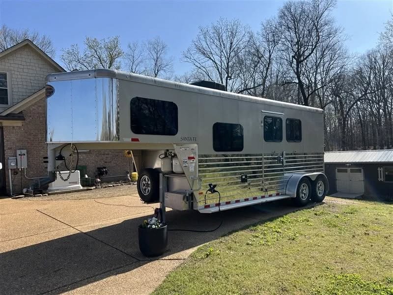 2019 Sundowner Santa Fe 2 Horse Gooseneck Trailer with Living Quarters