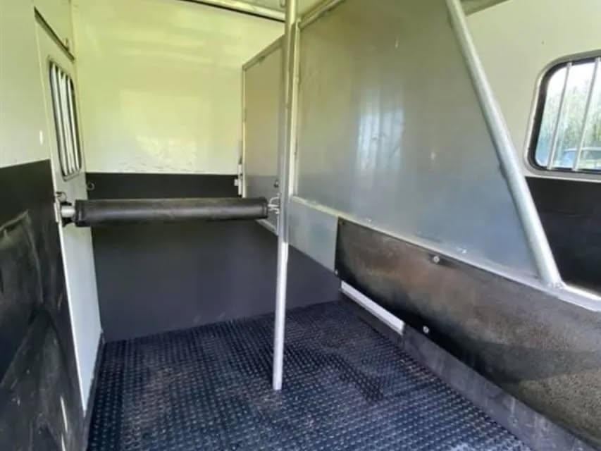 2007 Cimarron 4 Horse Weekender Living Quarters Trailer