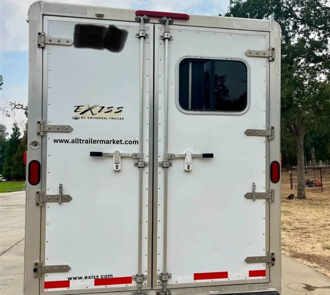 2011 Exiss 6308 3 Horse Gooseneck Trailer