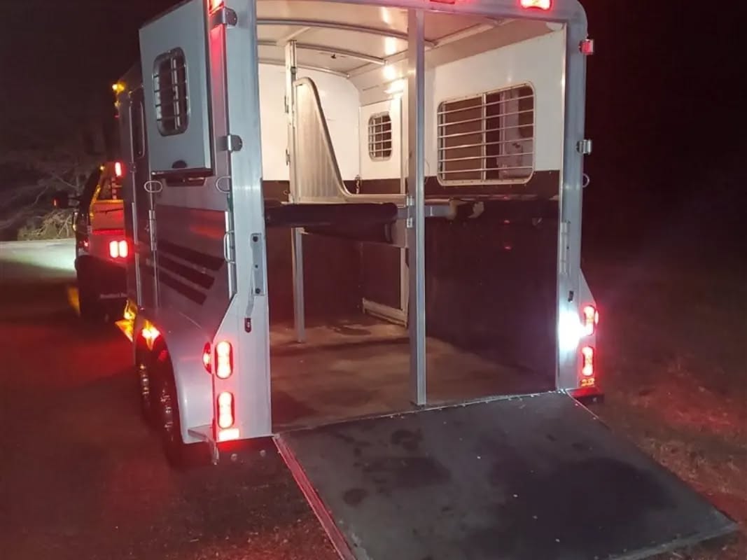 2004 4-Star Warmblood Size 2 Horse Bumper Pull Trailer