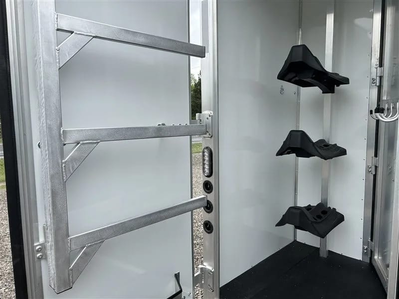 2023 Lakota Charger 3 Horse Gooseneck Trailer with 14ft Super Slide Living Quarters