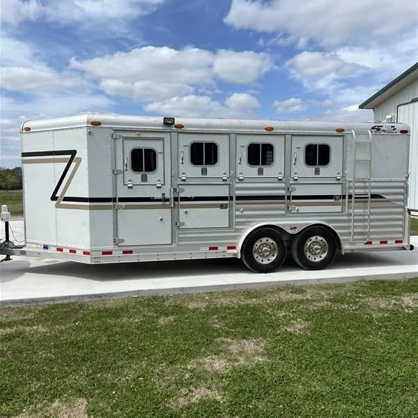 2004 4 Star 4 Horse Bumper Pull Trailer