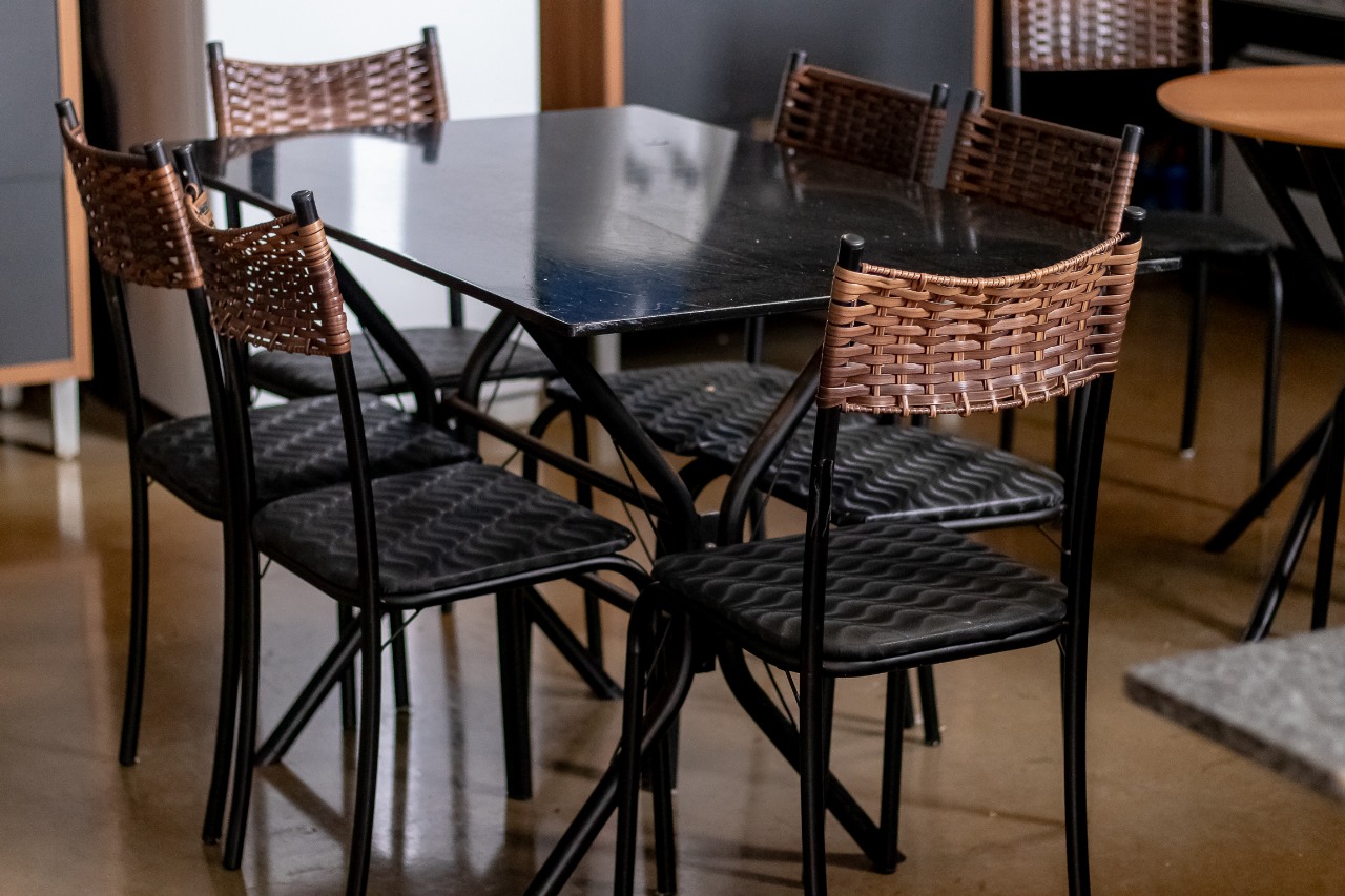 Conjunto de Mesa Atlanta com 4 Cadeiras Tubular – WL Móveis