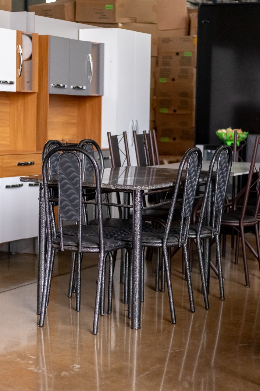 Conjunto de Mesa Lisboa com 6 Cadeiras TubulaR