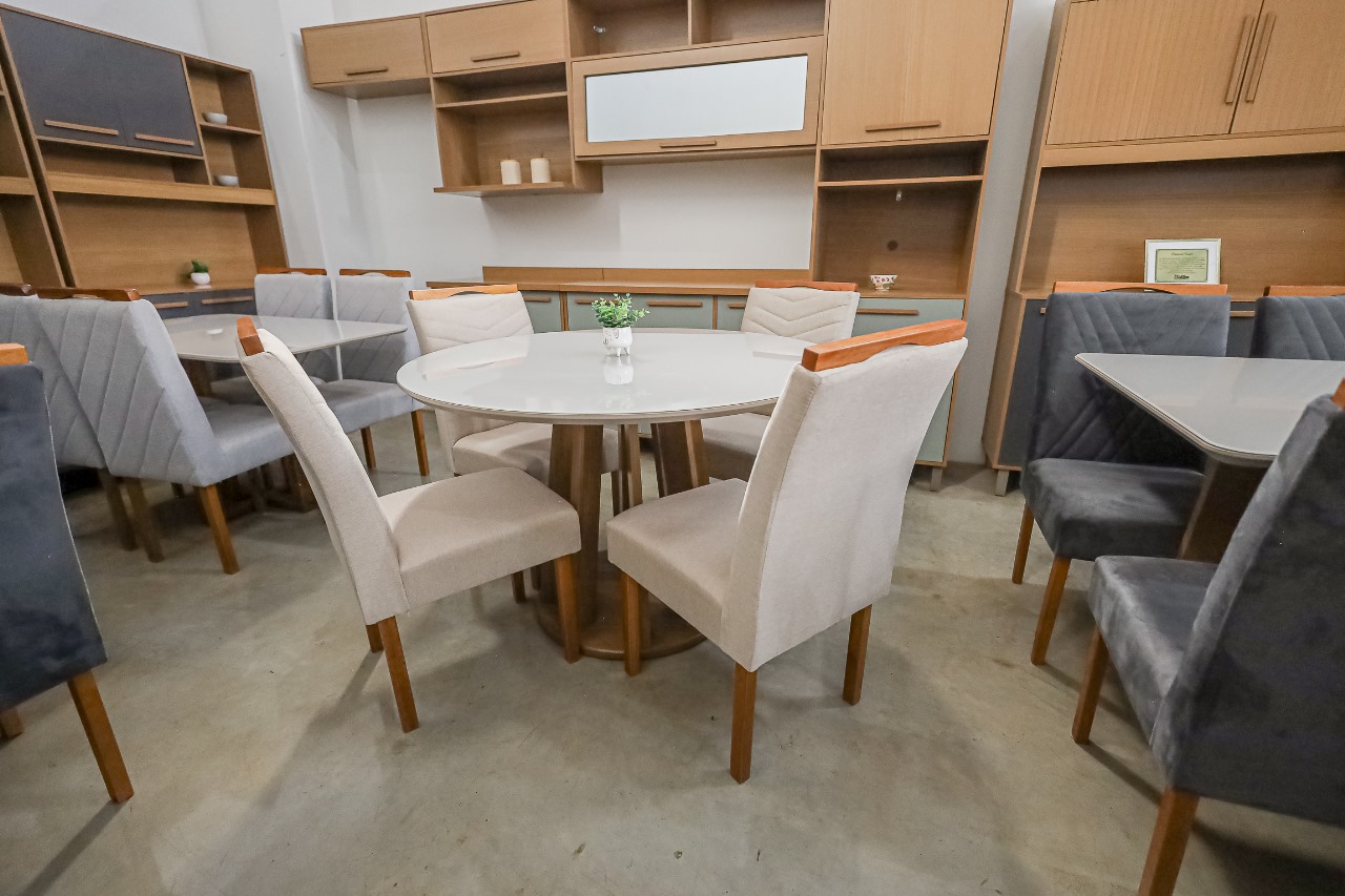 MESA EM MADEIRA ROSE 1,20 REDONDA COM 4 CADEIRAS 1,20X1,20