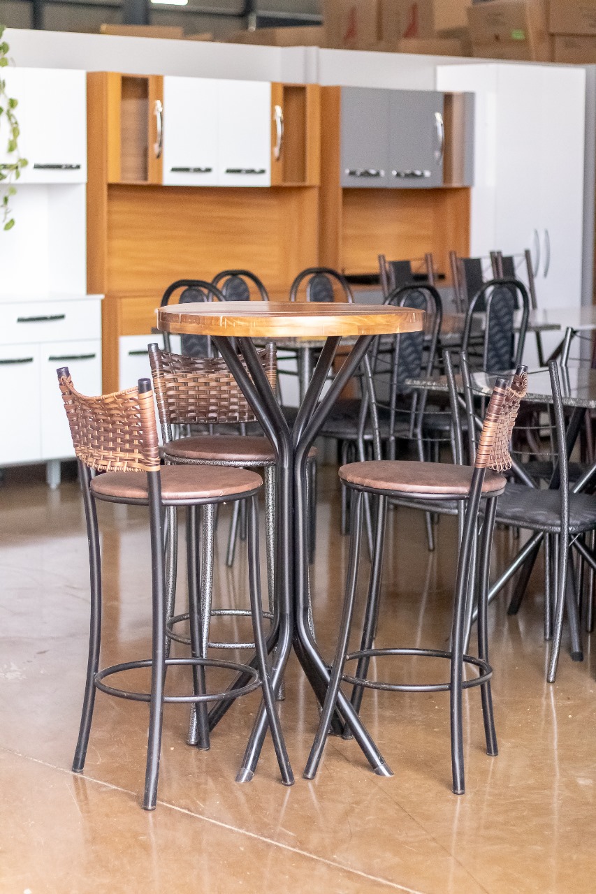 CONJUNTO BISTRO COM 3 BANQUETAS
