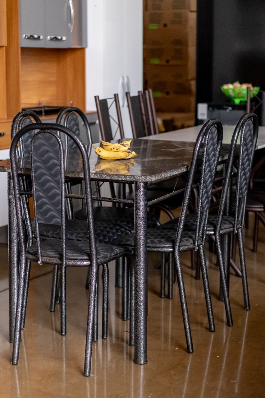 Conjunto de Mesa Lisboa com 6 Cadeiras TubulaR