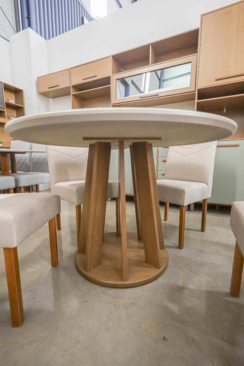 MESA EM MADEIRA ROSE 1,20 REDONDA COM 4 CADEIRAS 1,20X1,20