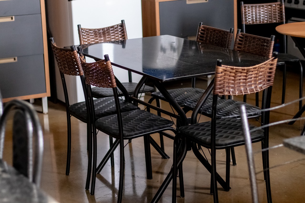 Conjunto de Mesa Atlanta com 4 Cadeiras Tubular – WL Móveis