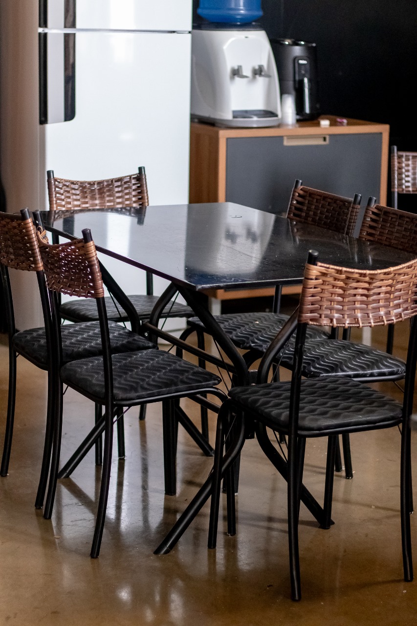 Conjunto de Mesa Atlanta com 4 Cadeiras Tubular – WL Móveis
