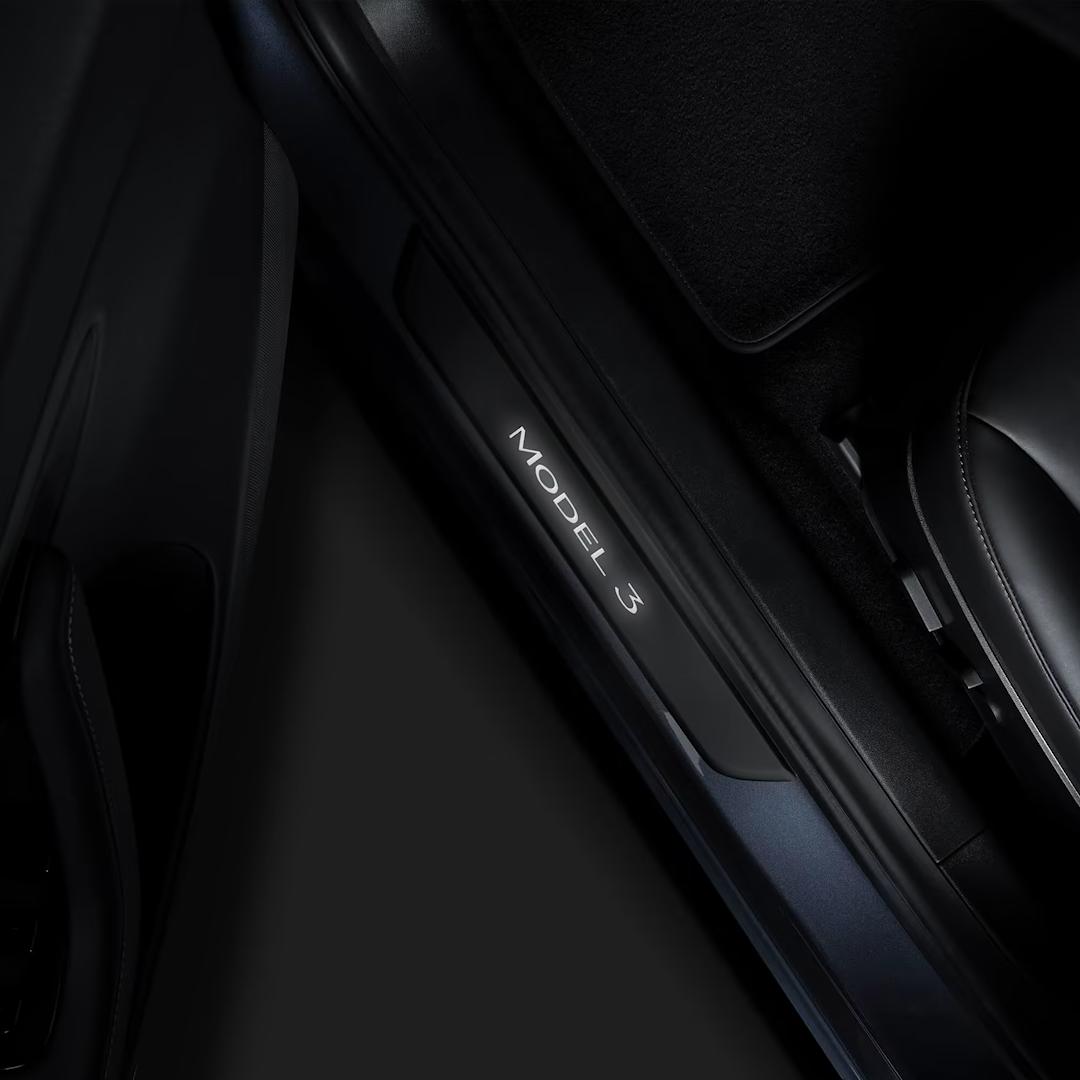 2017-2023 | Seuils de porte rétroéclairés Model 3