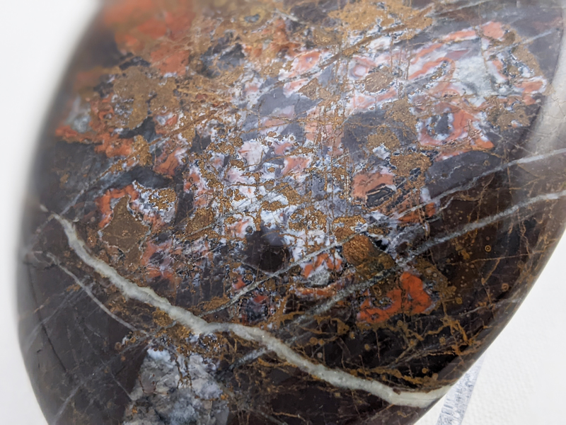 【国産銘石】岐阜県根尾谷産菊花石　ハート型不規則な研磨 にぎり石　NG004_142g