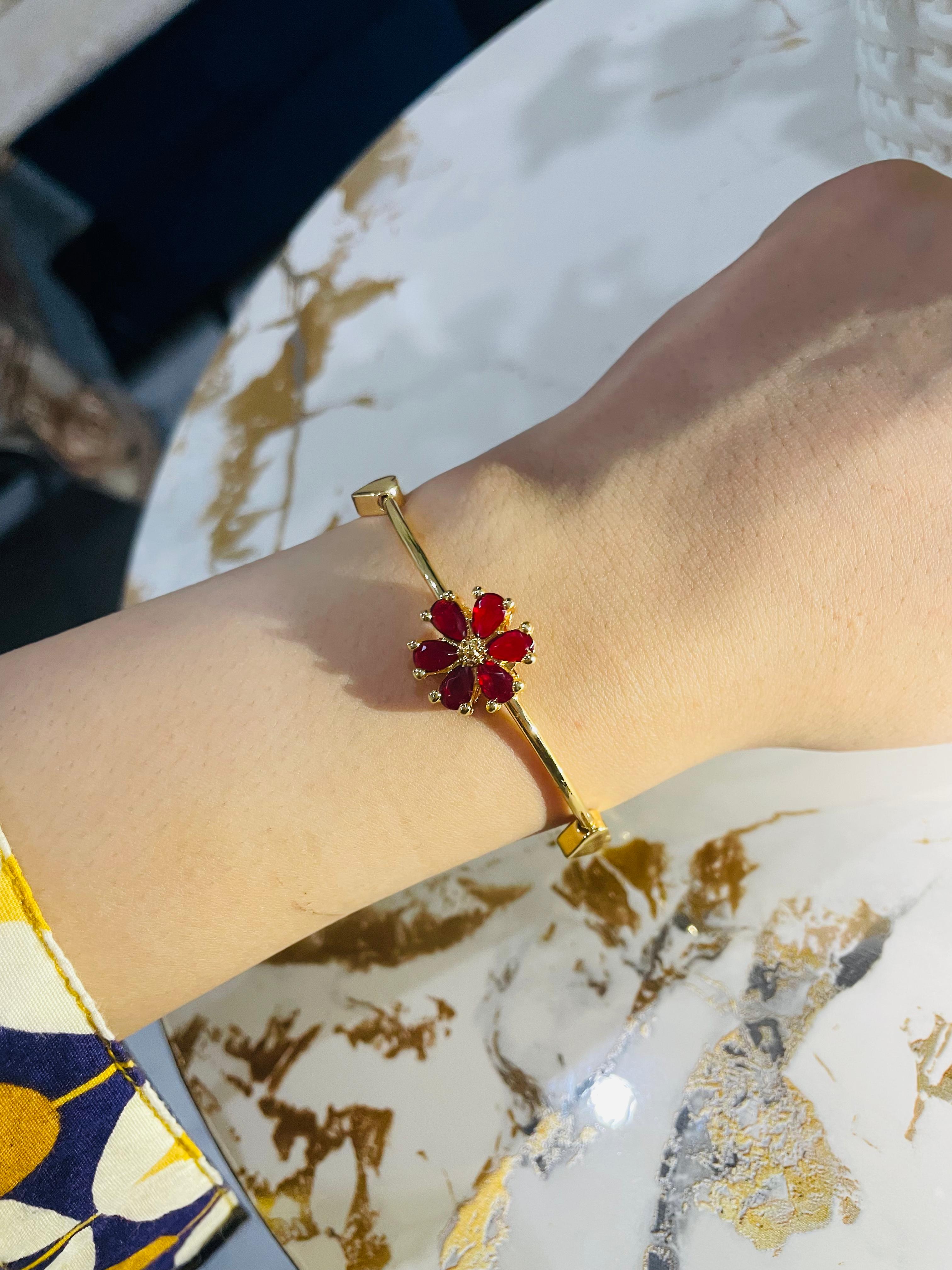 1pc Gold Flower Hoop handcuffs