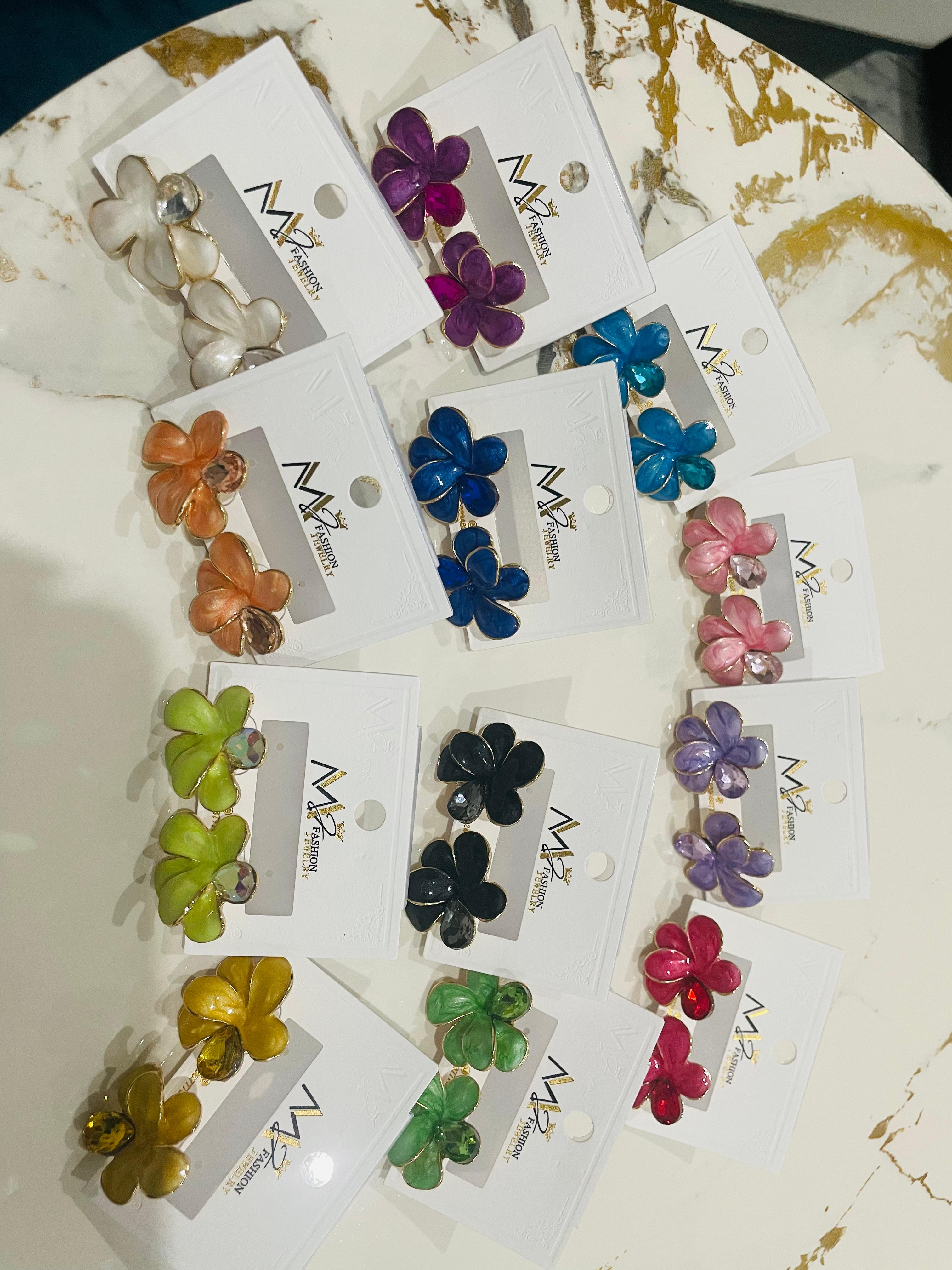 Random Multi-color Flower Shape Clips