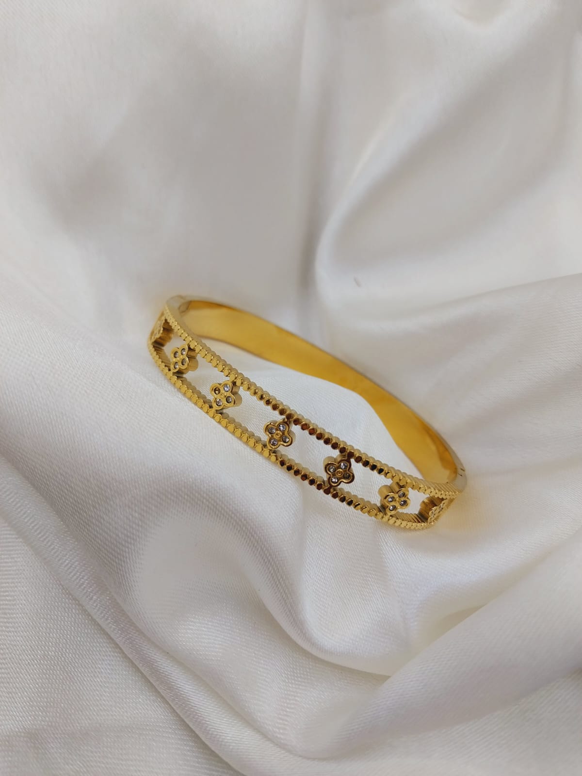 Luxe Flora Gold-plated HandCuff