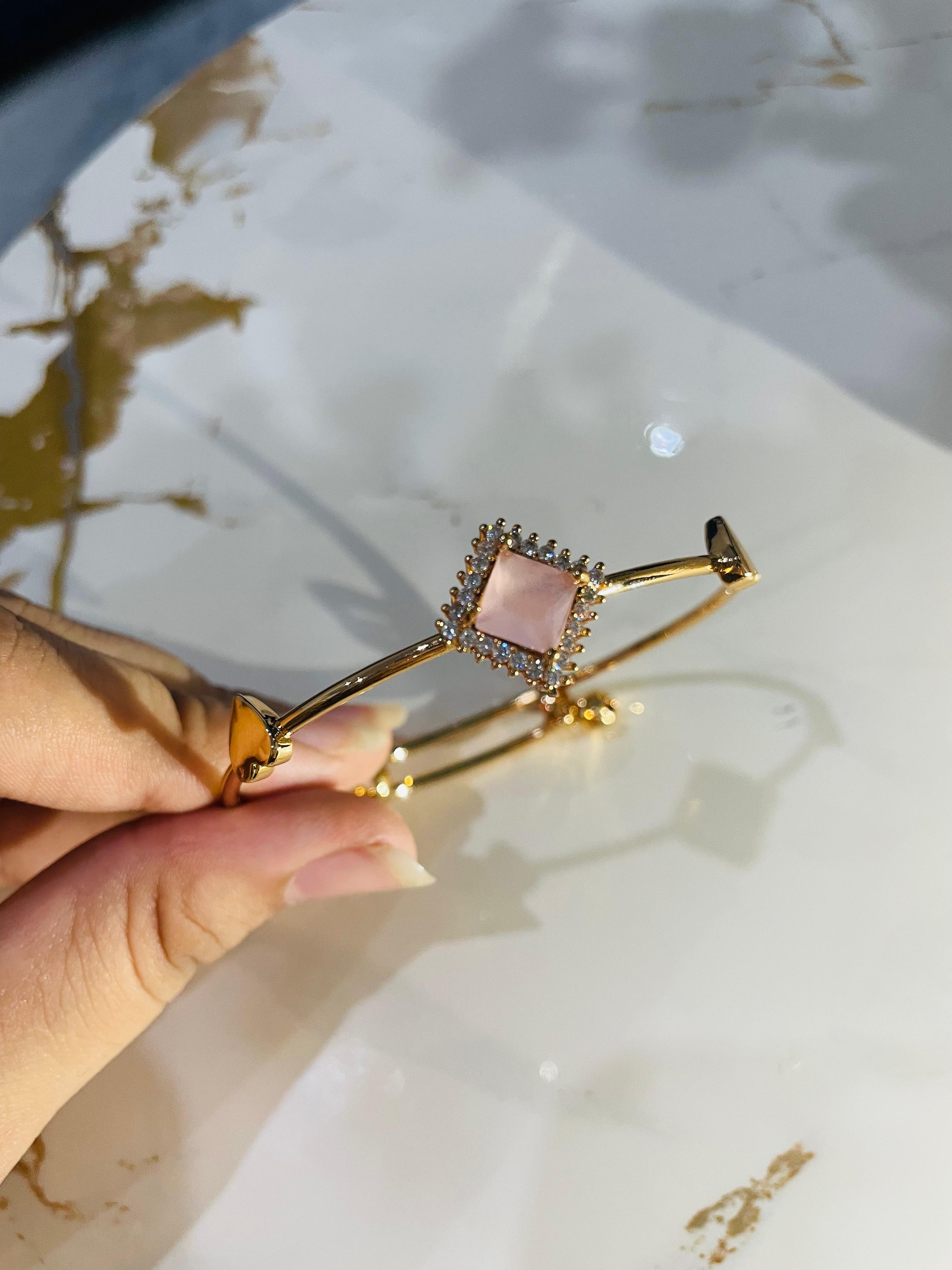 1pc Elegant Pink Square Handcuff