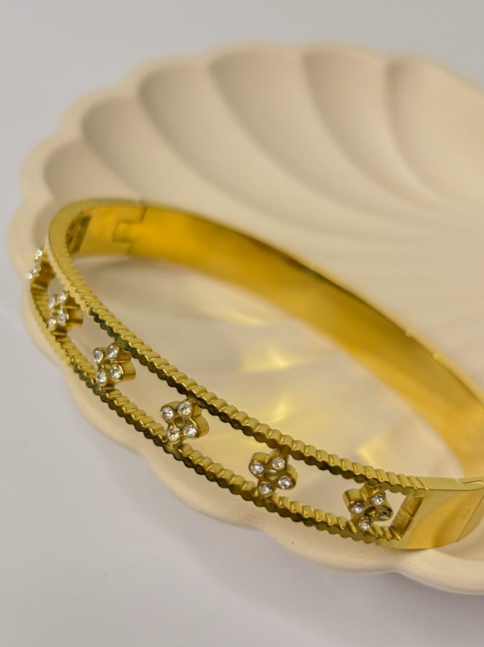 Luxe Flora Gold-plated HandCuff