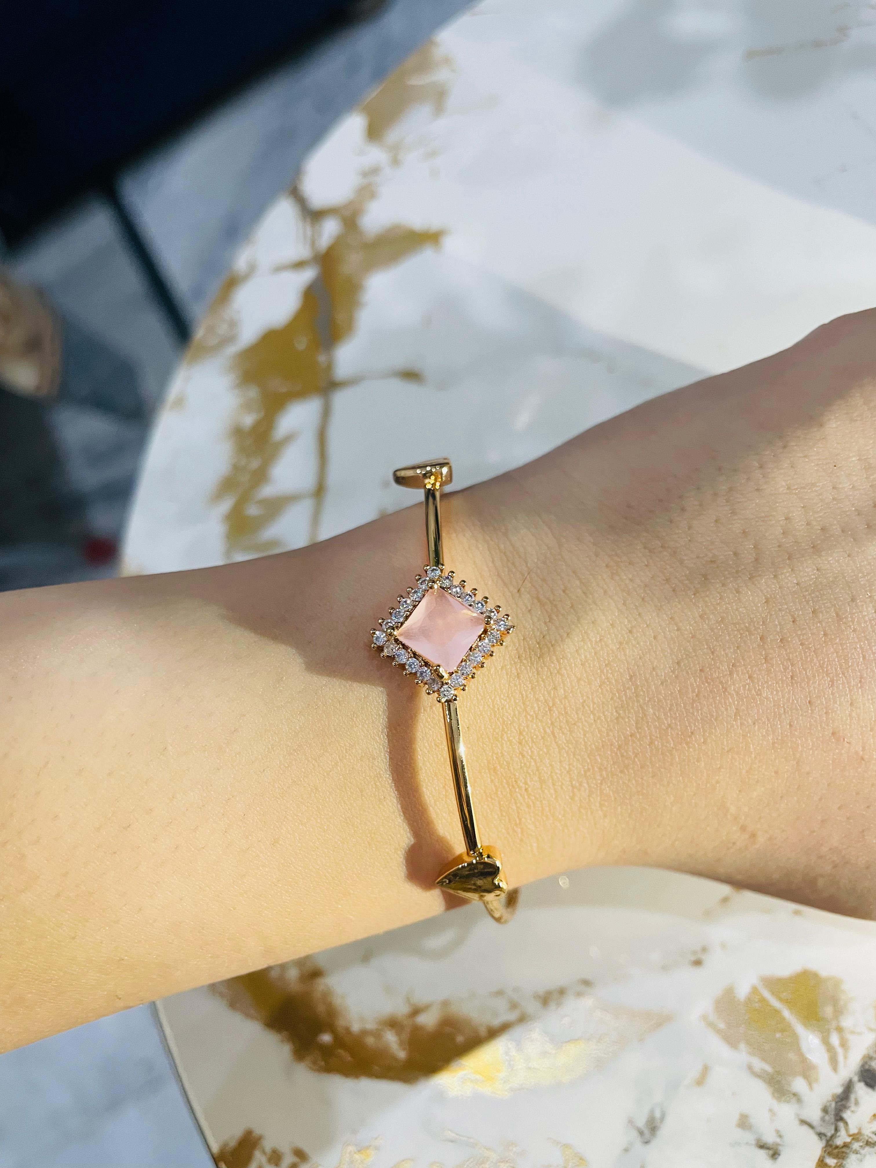 1pc Elegant Pink Square Handcuff