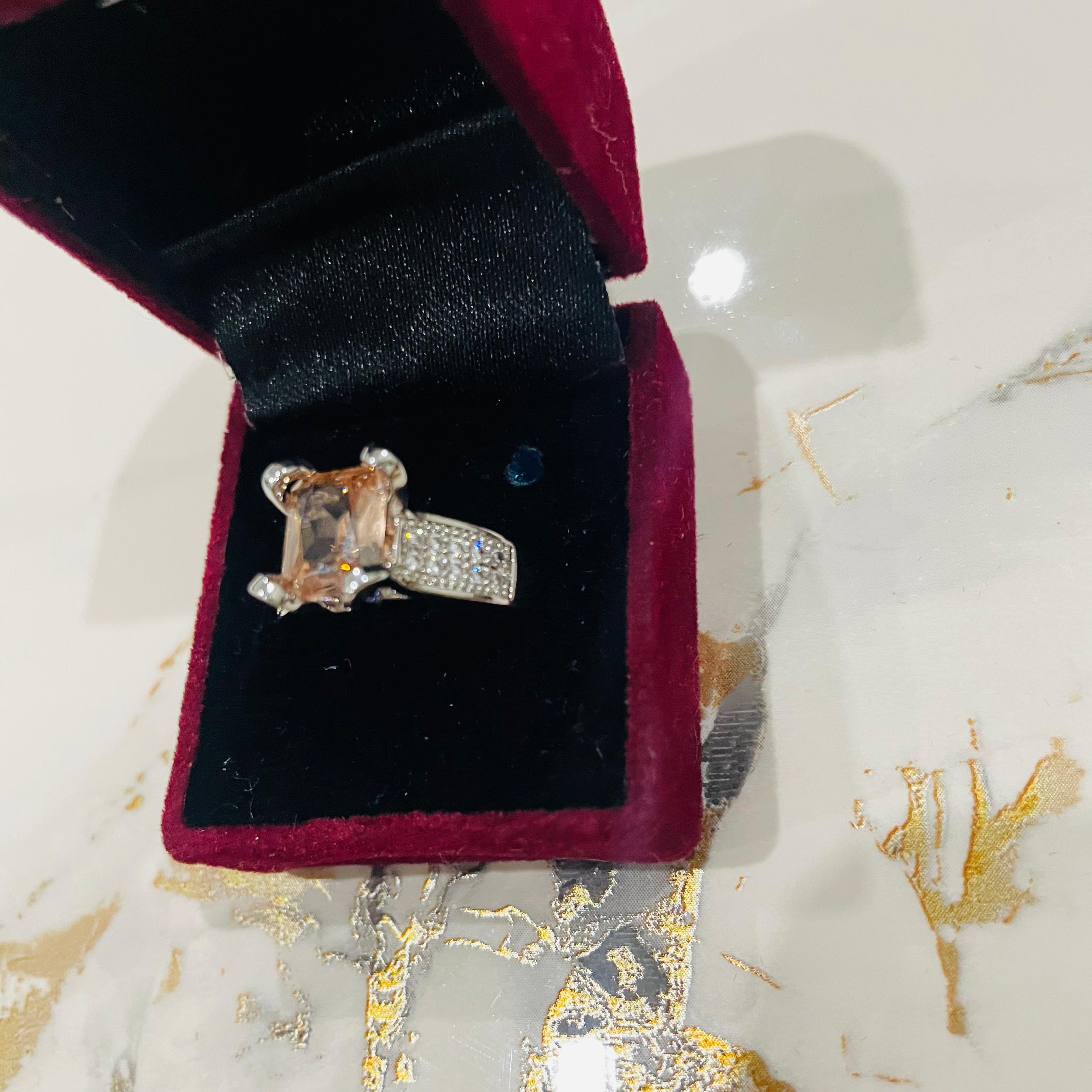 Elegant Gemstone Ring 
