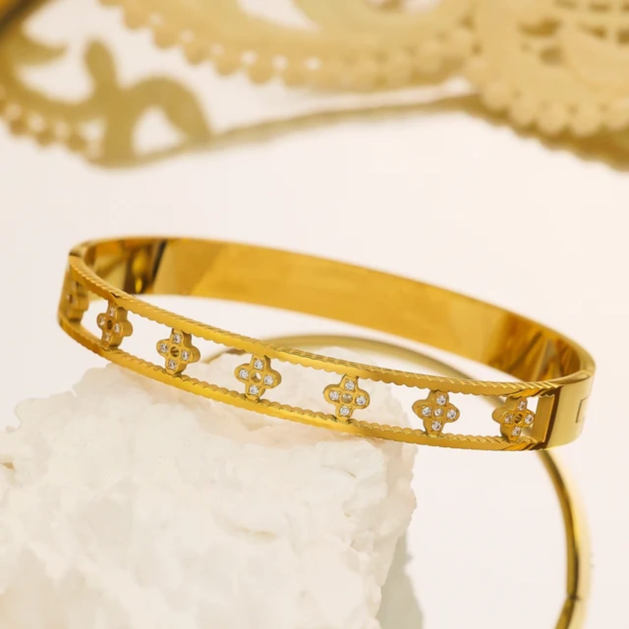 Luxe Flora Gold-plated HandCuff